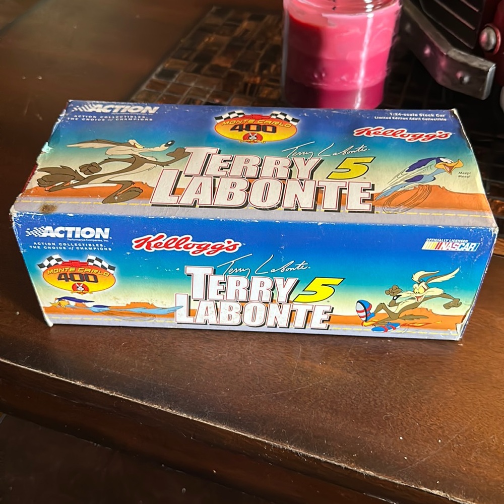 Kellogg’s Terry Labonte #5 Monte Carlo 400 1:24 scale die cast stock car